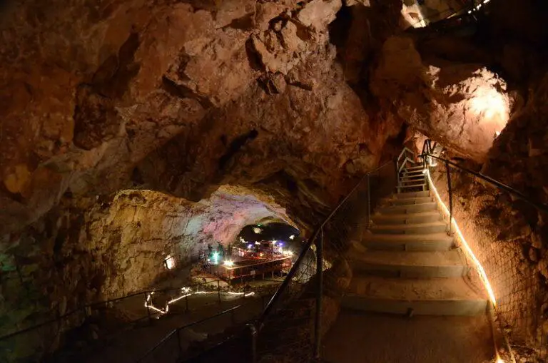 Tourists Stranded 200 Feet Underground at the Grand Canyon Caverns Finally Get Rescued