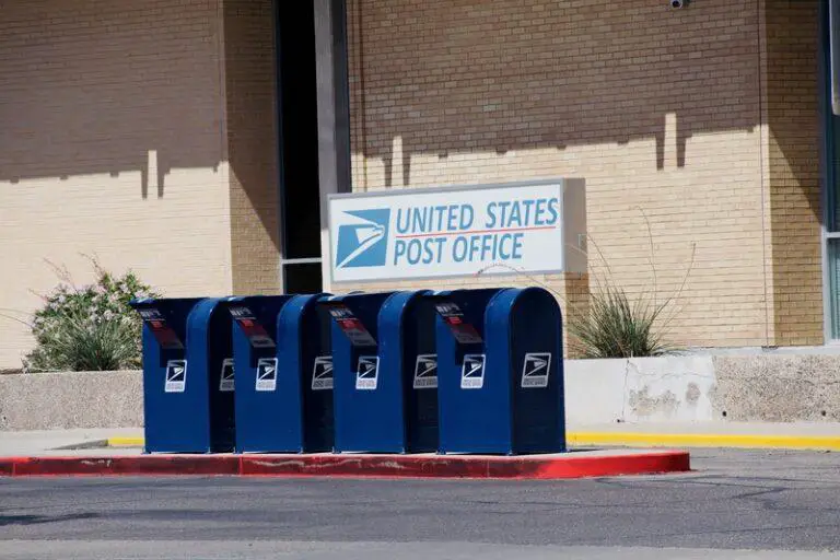 USPS Worker Fatally Shot in Post Office