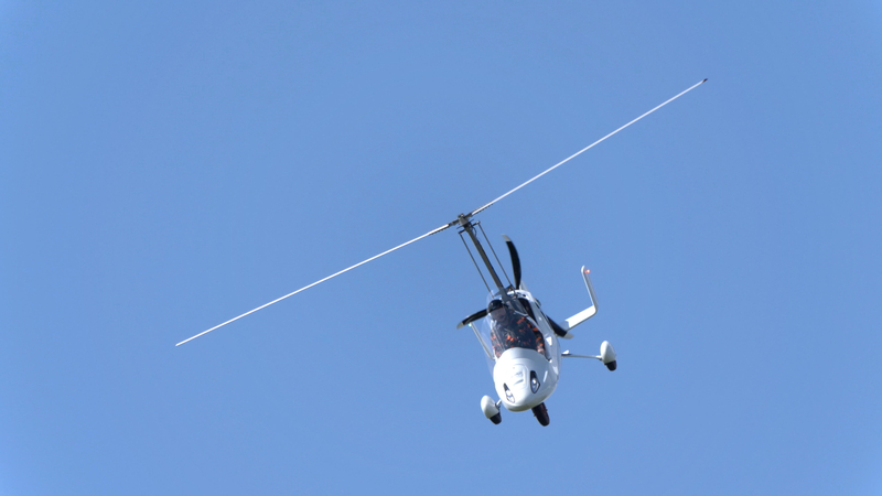 Helicopter Crashes Into a Crowd of Tourists (gyroplane-dreamstime_s_242198334-featured)